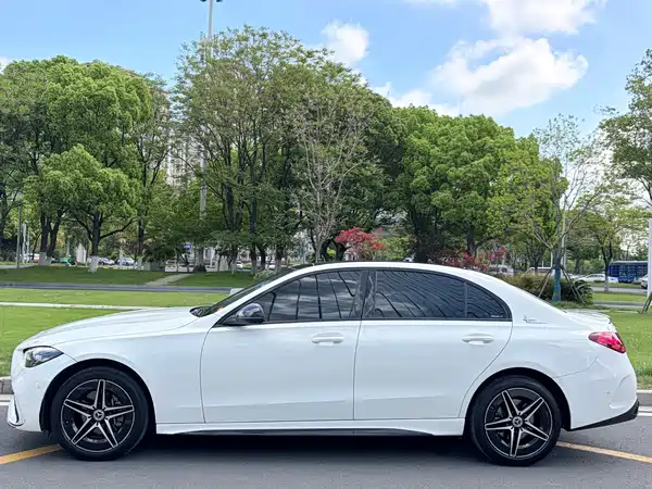 Mercedes-Benz C-Class 2024