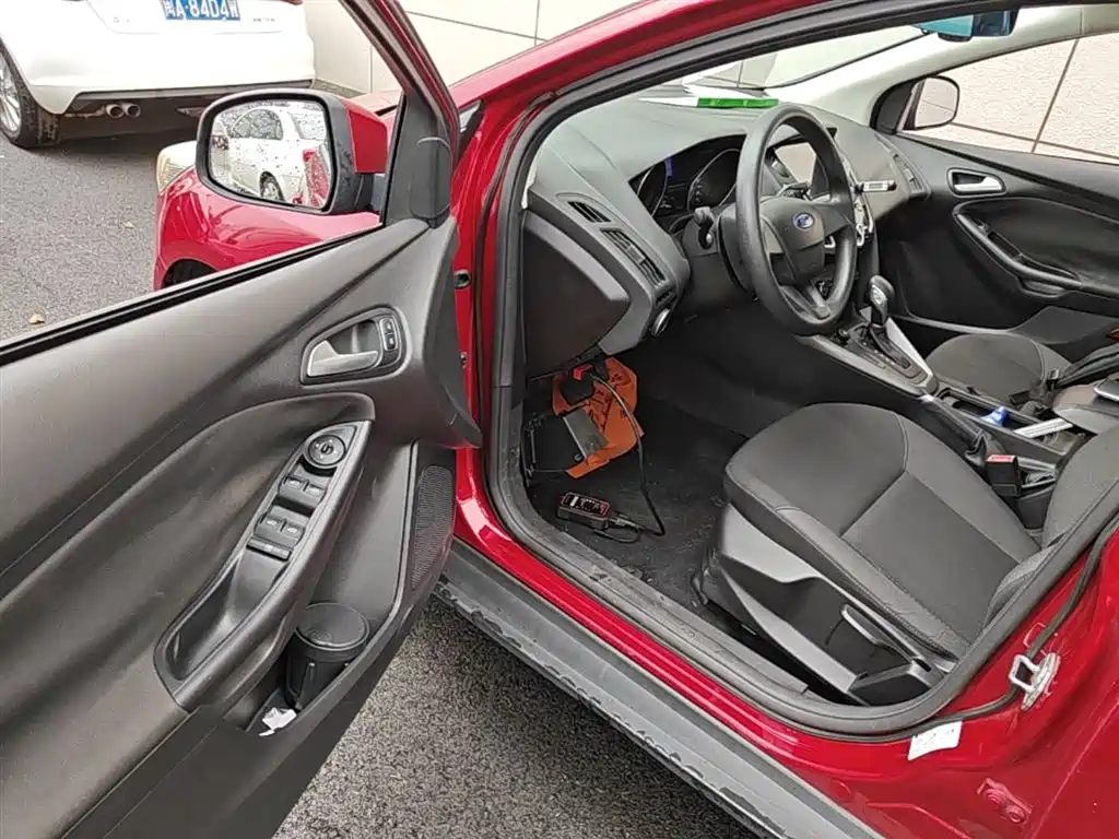 Ford Focus 2016 — фото 16