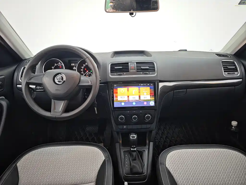 Skoda Yeti 2018 — фото 18