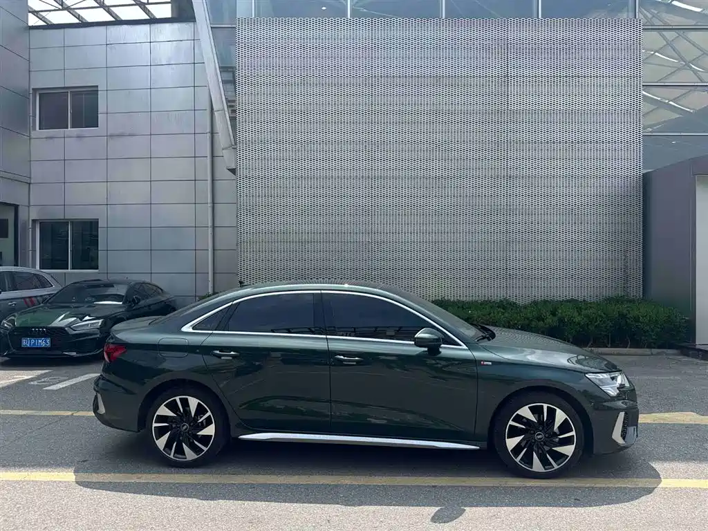 Audi A3 2024 — фото 4