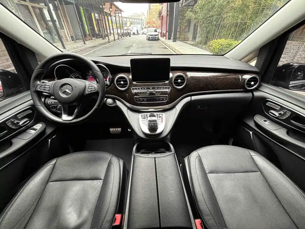 Mercedes-Benz V-Class 2019 — фото 15