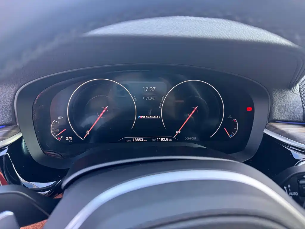 BMW 5 Series 2019 — фото 10