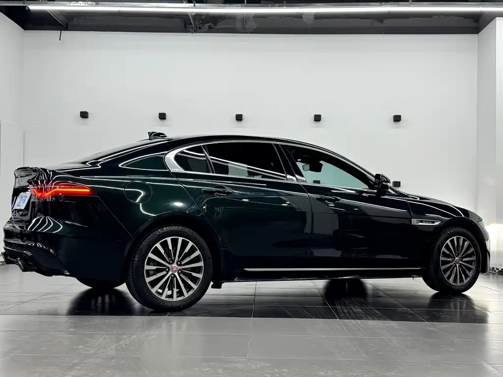 Jaguar XEL 2023 — фото 15