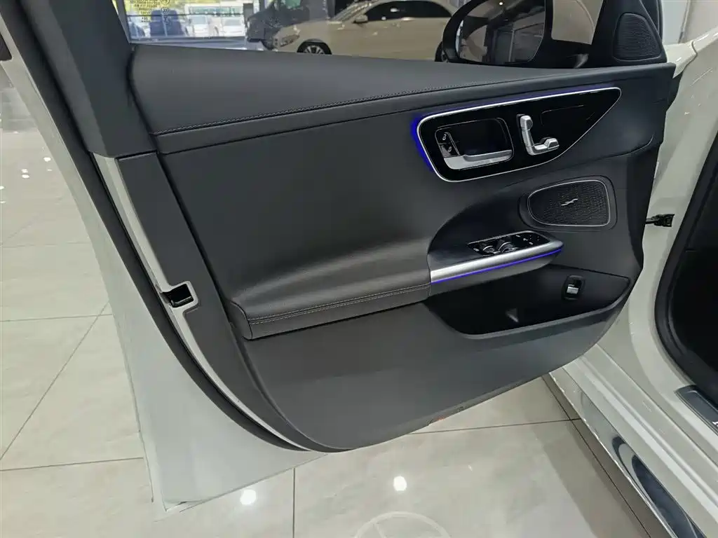 Mercedes-Benz C-Class 2025