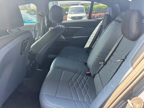 BMW 5 Series 2025