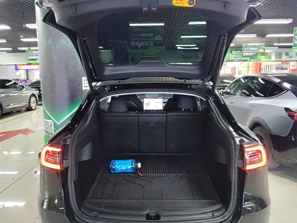 Tesla Model Y 2023 — фото 19
