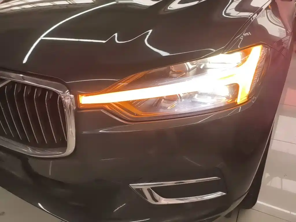 Volvo XC60 2021 — фото 24