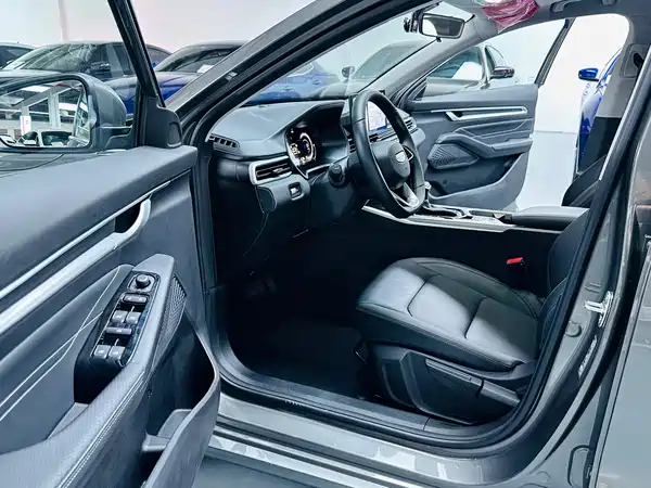 Geely Emgrand 2025