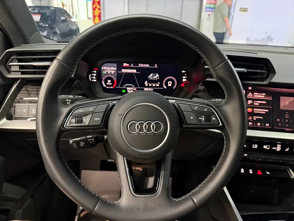 Audi A3 2023 — фото 10