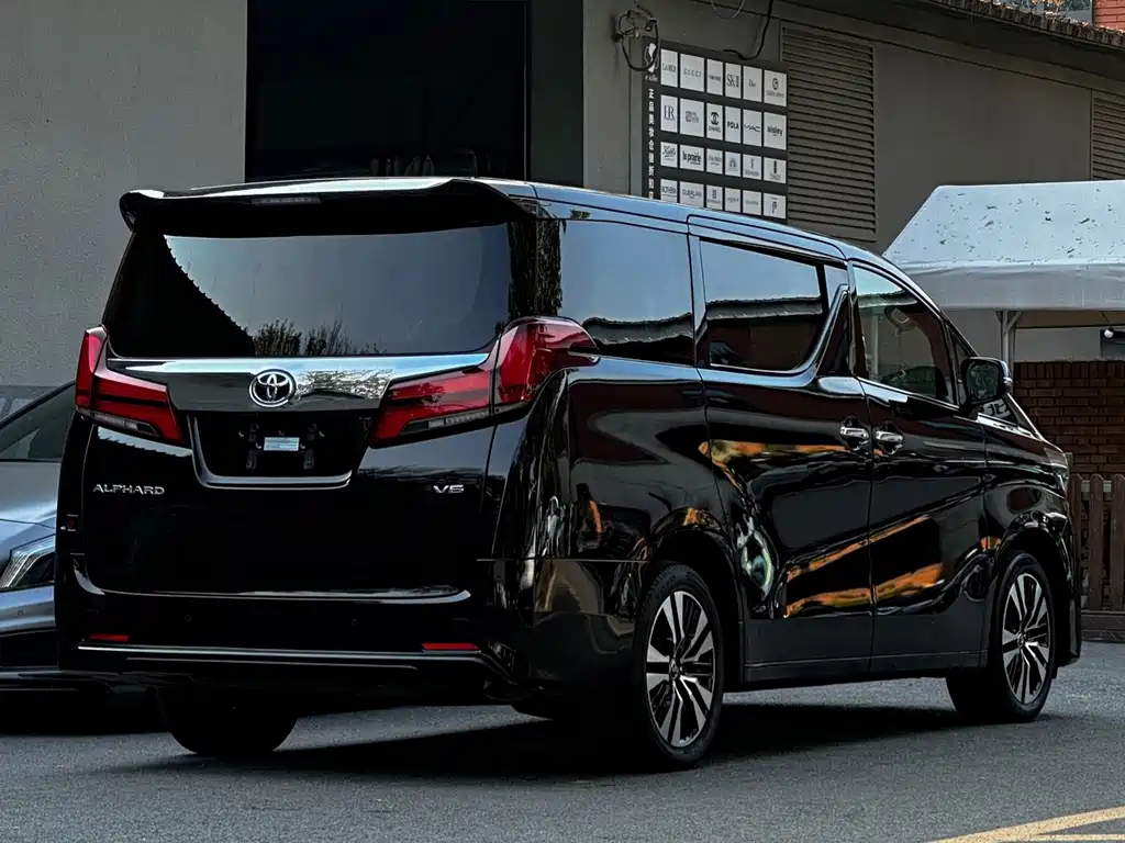 Toyota Alphard 2018 — фото 11