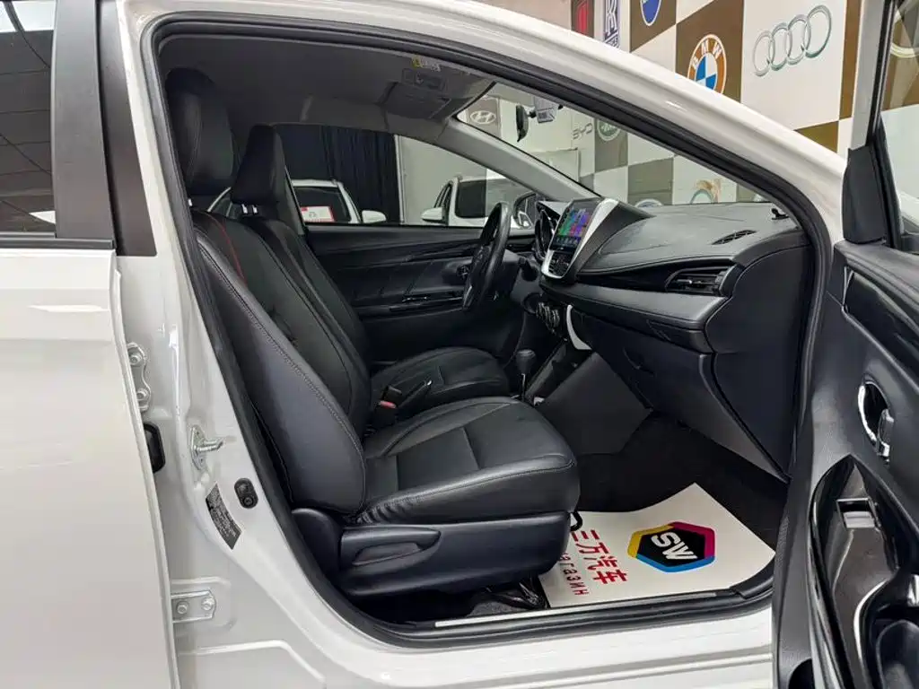 Toyota Yaris L 2023 — фото 10