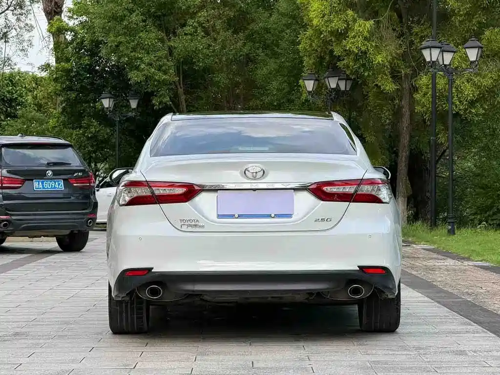 Toyota Camry 2018 — фото 8
