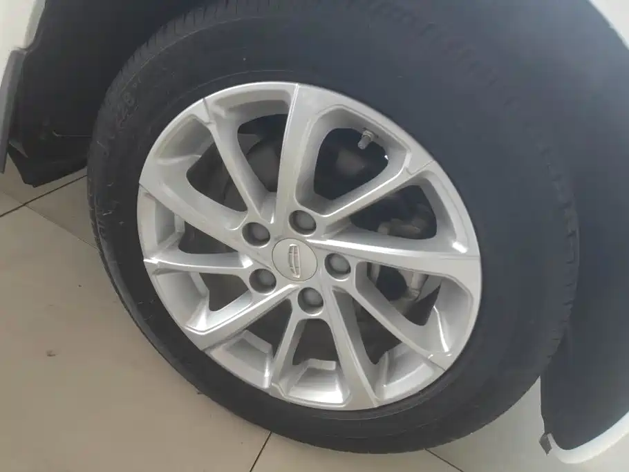 Geely Emgrand 2021