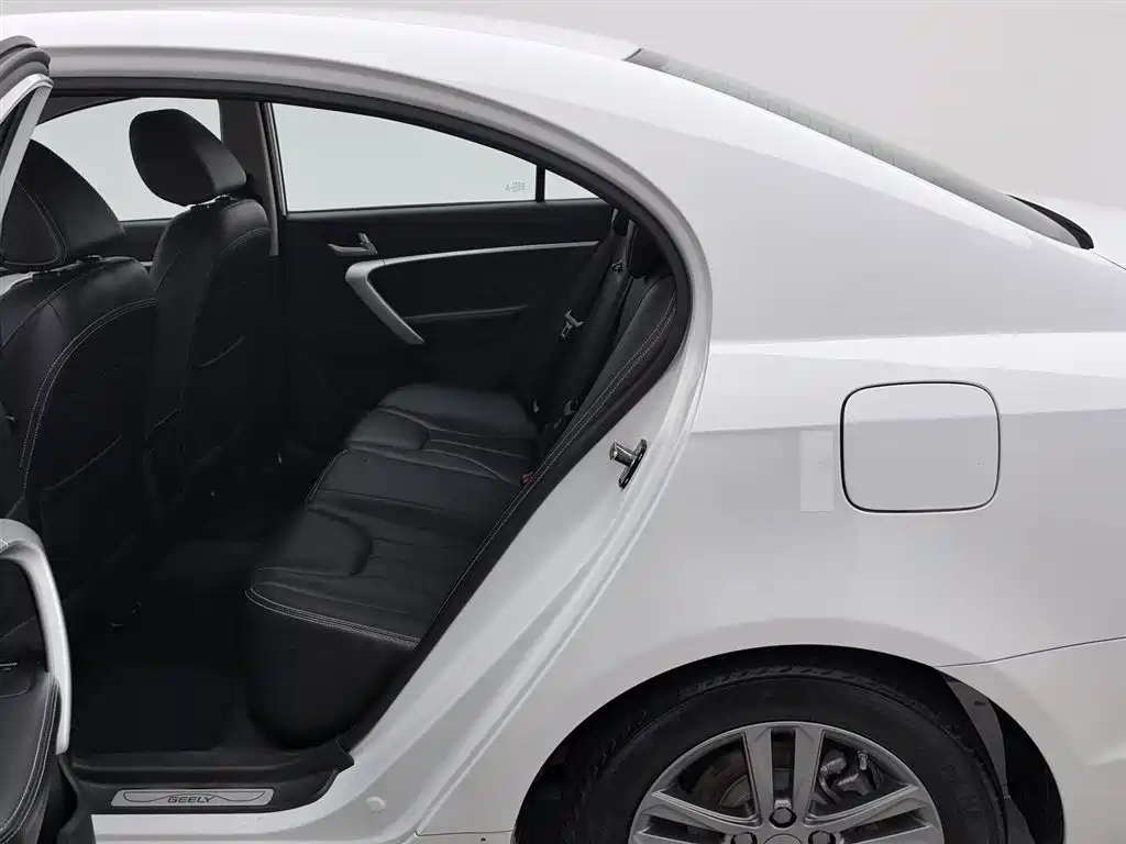 Geely Emgrand 2016 — фото 15