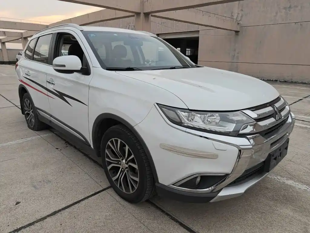 Mitsubishi Outlander 2017 — фото 4