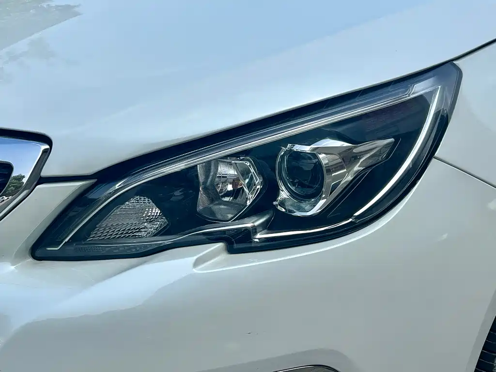 Peugeot 308 2017 — фото 13
