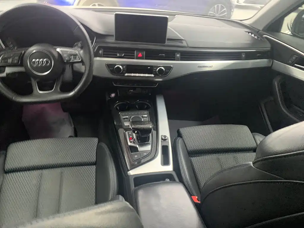 Audi A4L 2018 — фото 4