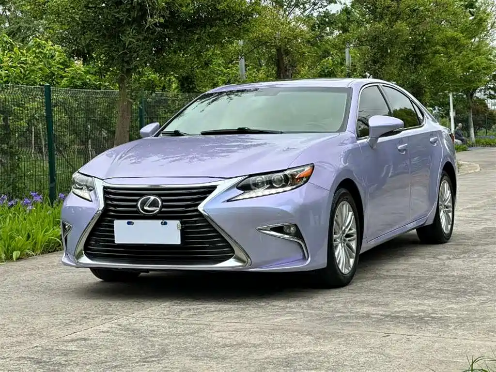 Lexus ES 2017 — фото 1