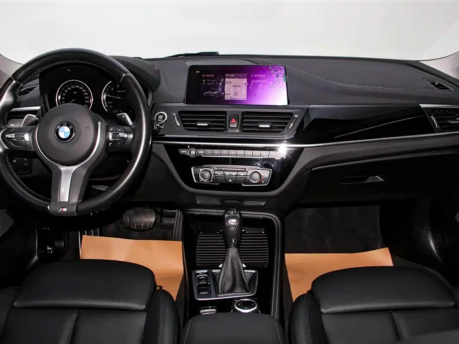 BMW 1 Series 2019 — фото 13