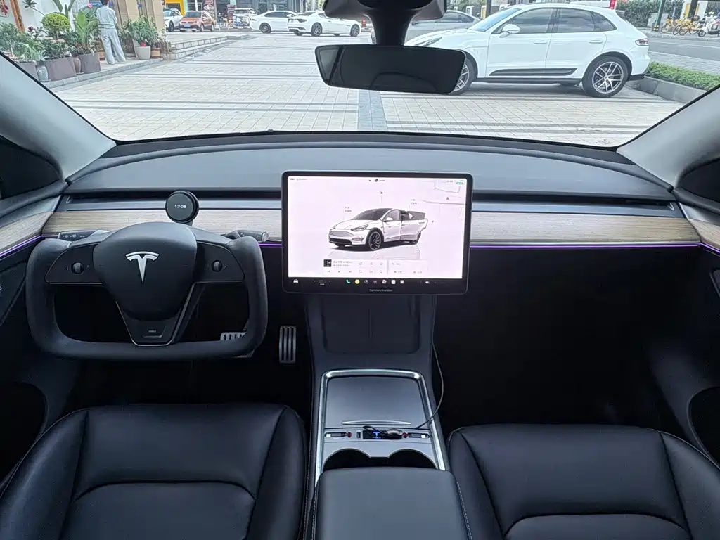 Tesla Model Y 2022 — фото 13