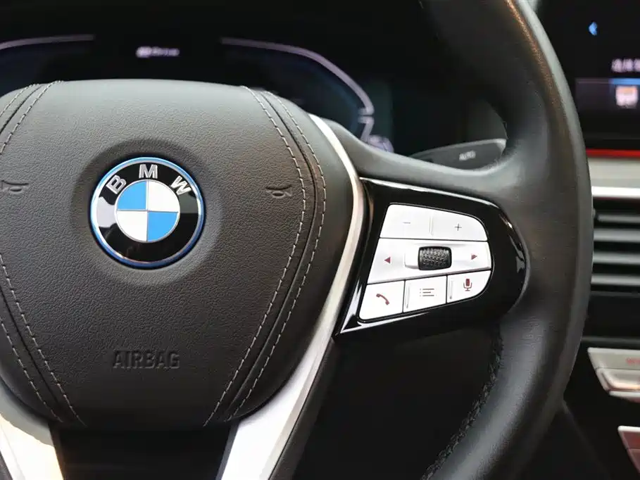 BMW 5 Series New Energy 2022 — фото 18