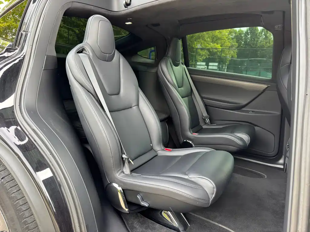 Tesla Model X 2018 — фото 14