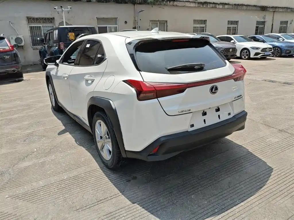 Lexus UX 2022 — фото 12