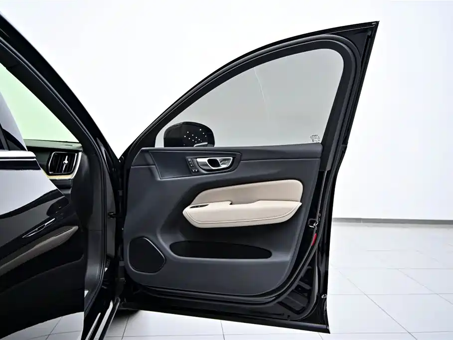 Volvo XC60 2025 — фото 20
