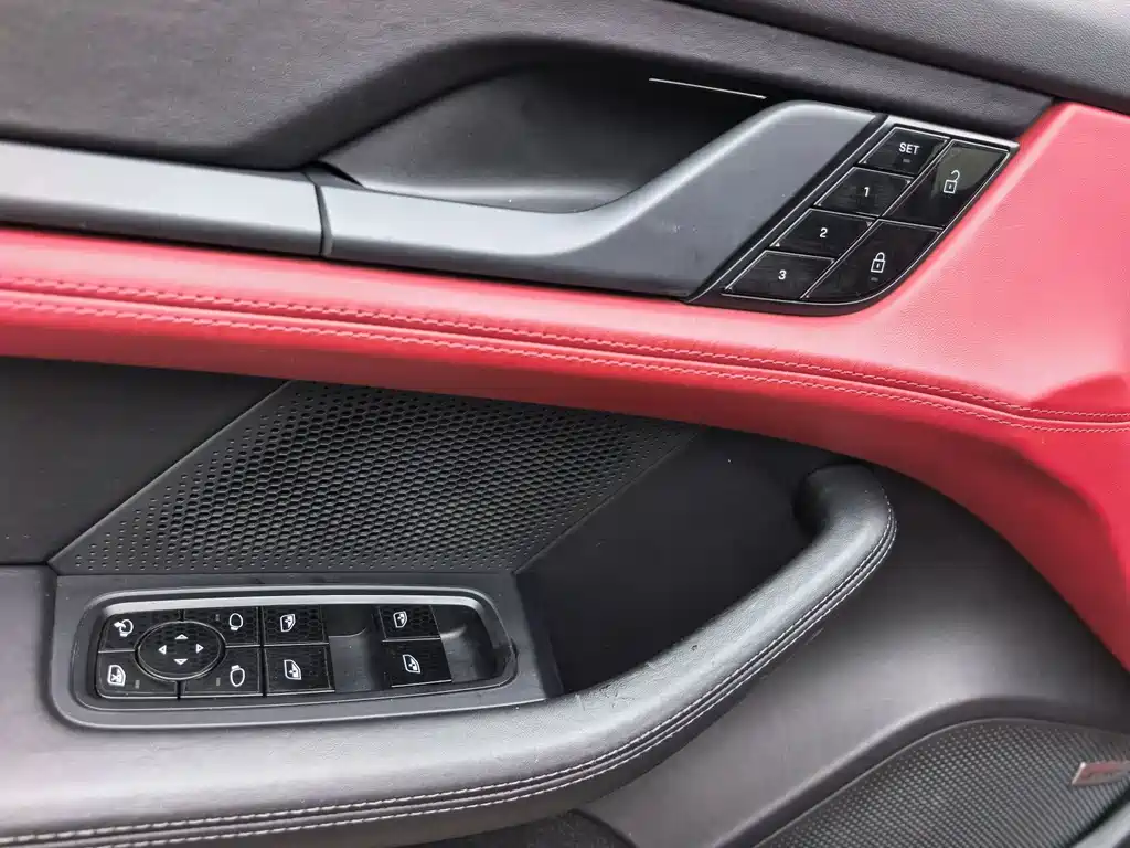 Porsche Taycan 2021 — фото 14