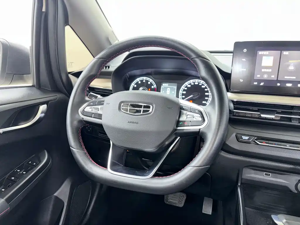 Geely Vision X3 2022 — фото 13