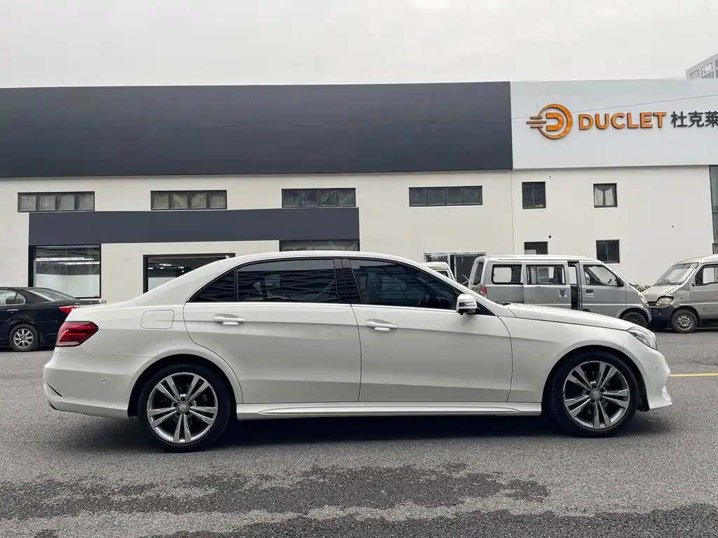 Mercedes-Benz E-Class 2015 — фото 19