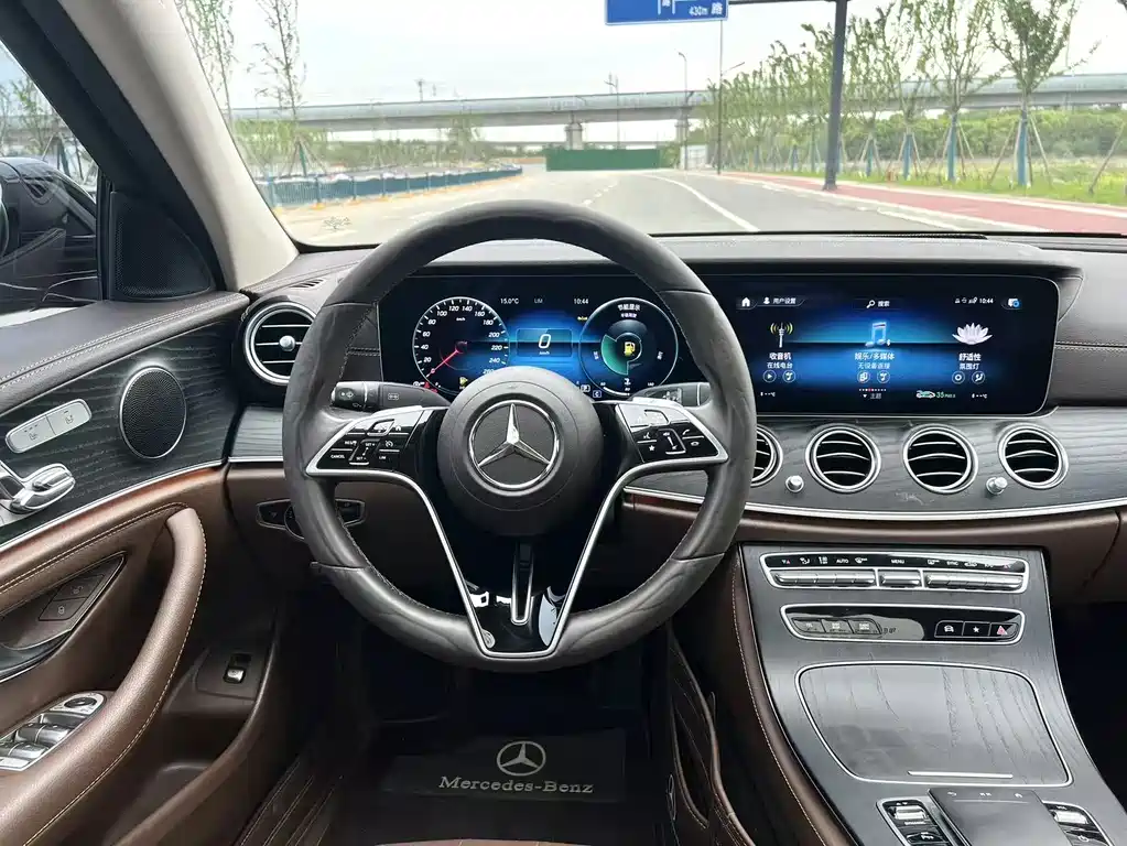Mercedes-Benz E-Class 2023 — фото 12