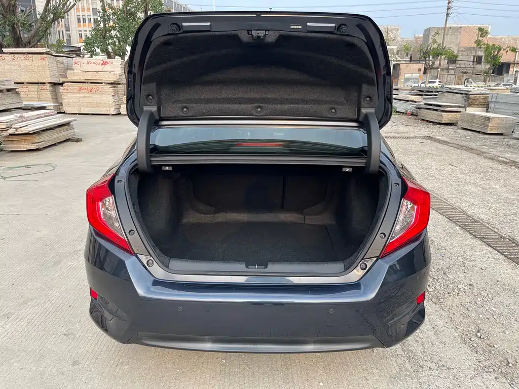 Honda Civic 2018 — фото 18