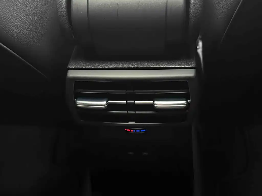 Audi A3 2023 — фото 18