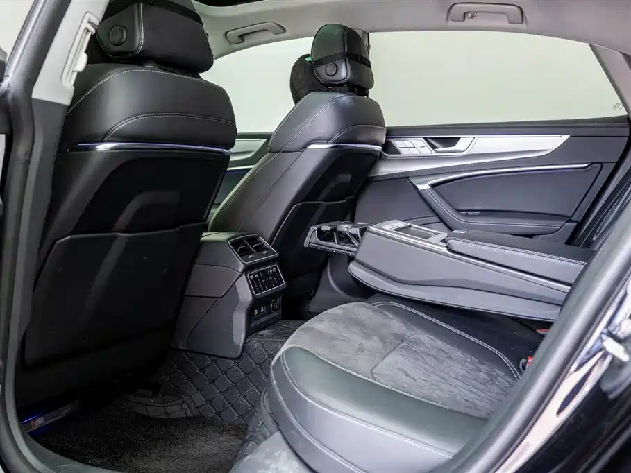 Audi A7L 2025