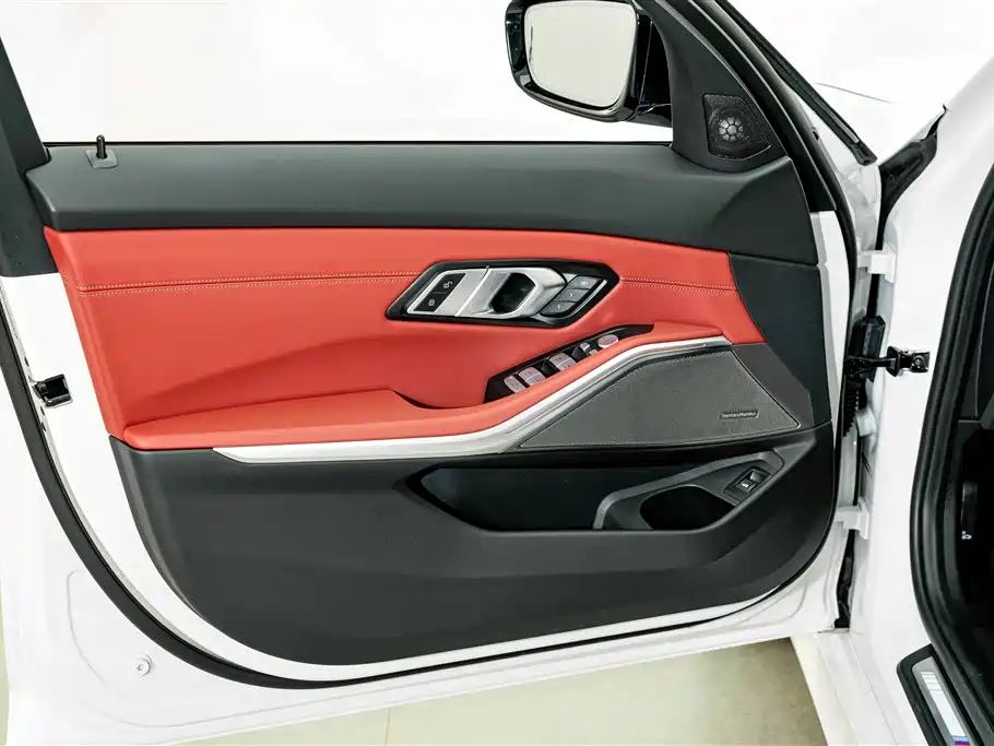 BMW 3 Series 2025 — фото 17