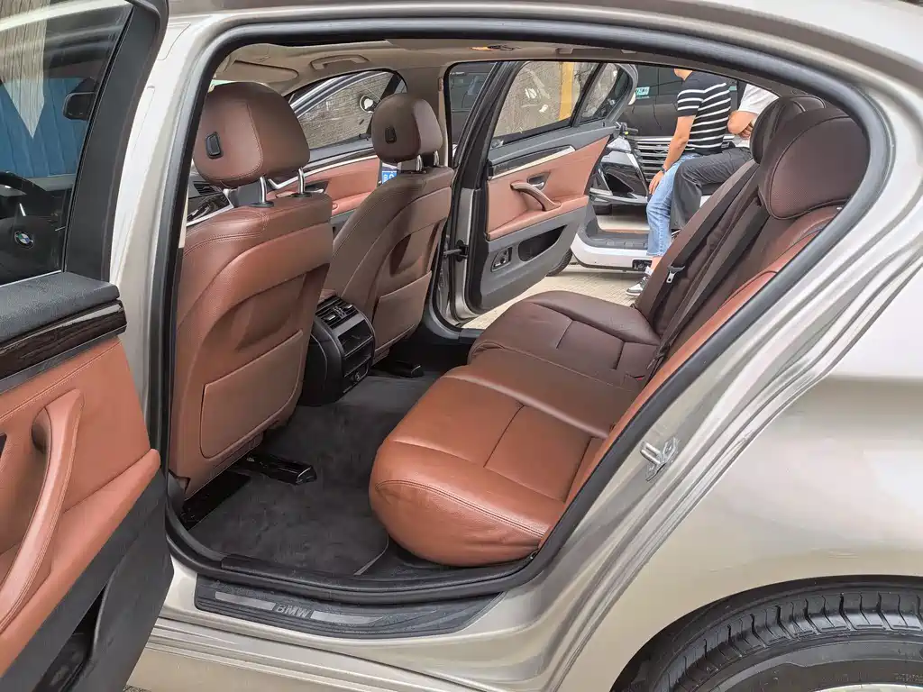 BMW 5 Series 2014 — фото 11