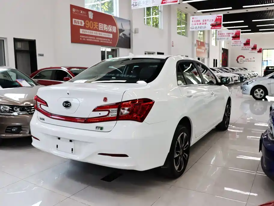 BYD Qin NEV 2016 — фото 8