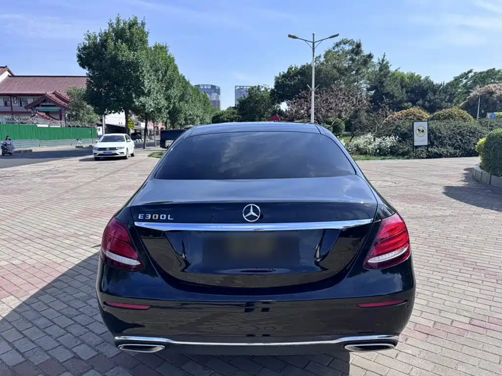 Mercedes-Benz E-Class 2020 — фото 25