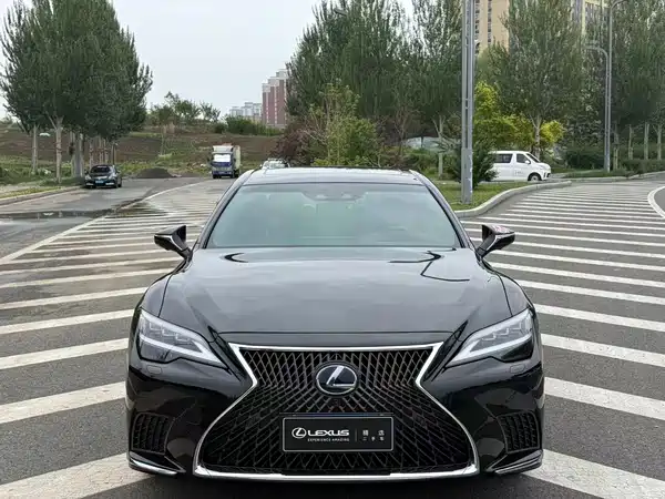 Lexus LS 2021