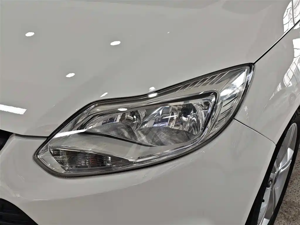 Ford Focus 2014 — фото 13
