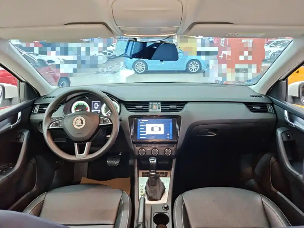 Skoda Octavia 2021 — фото 10