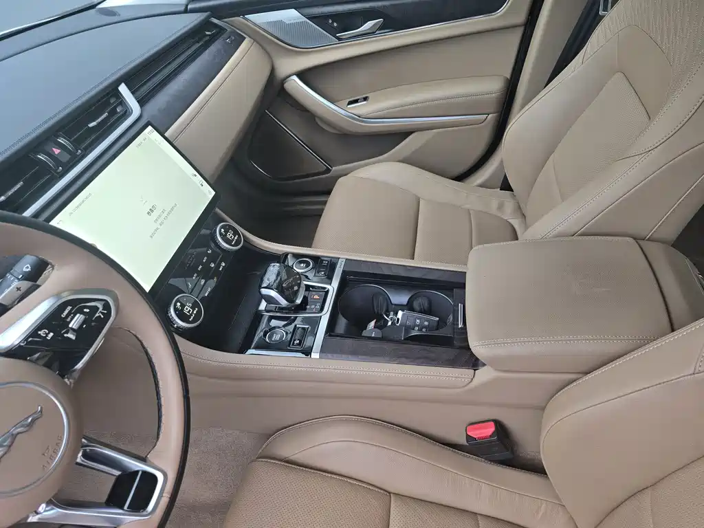 Jaguar XFL 2025 — фото 15