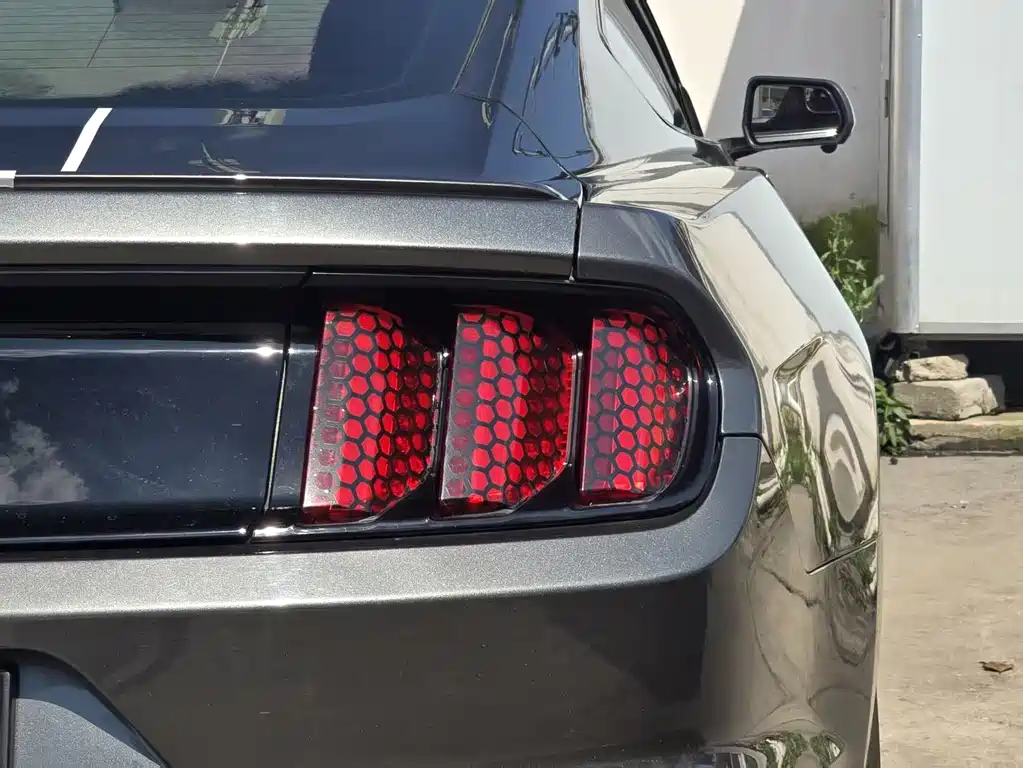 Ford Mustang 2016 — фото 15