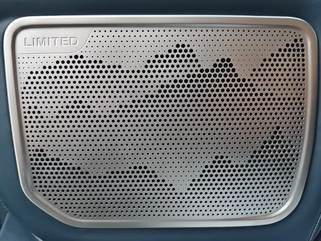 Toyota Granvia — фото 9