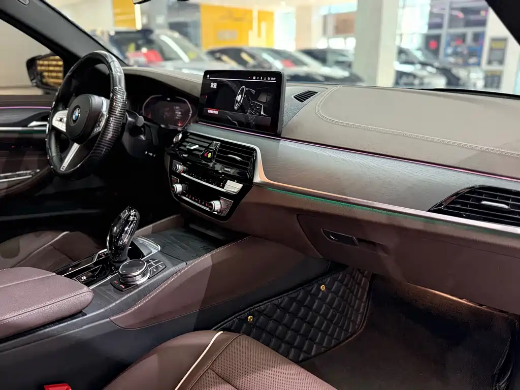 BMW 5 Series 2023 — фото 11