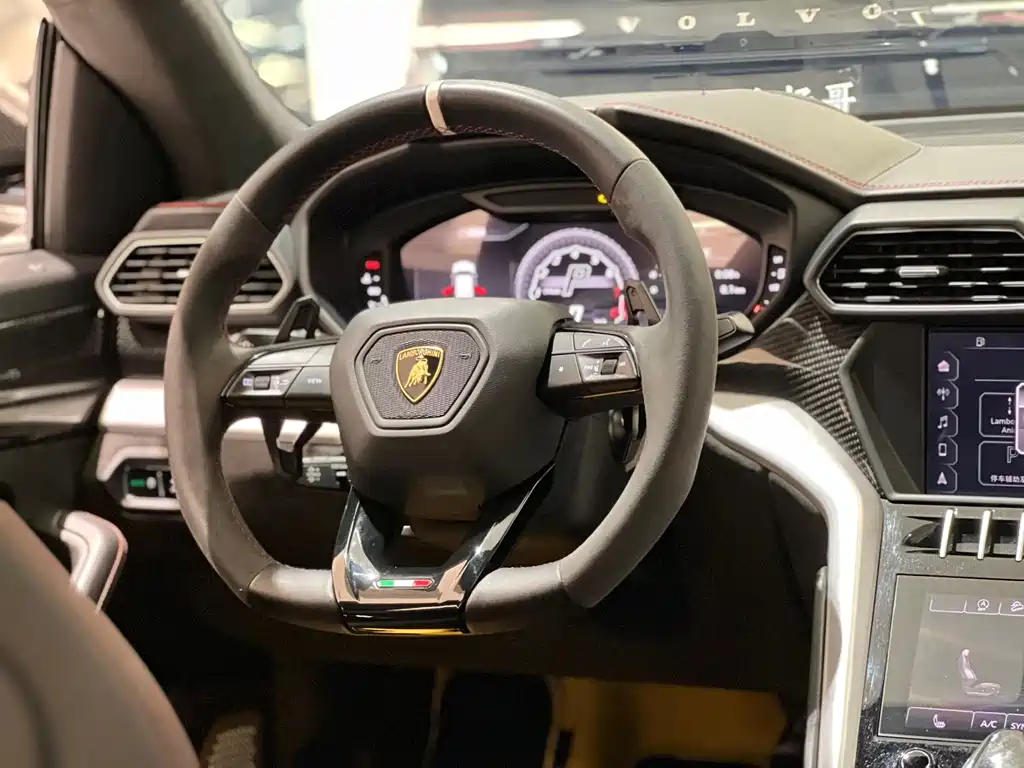 Lamborghini Urus 2019 — фото 13