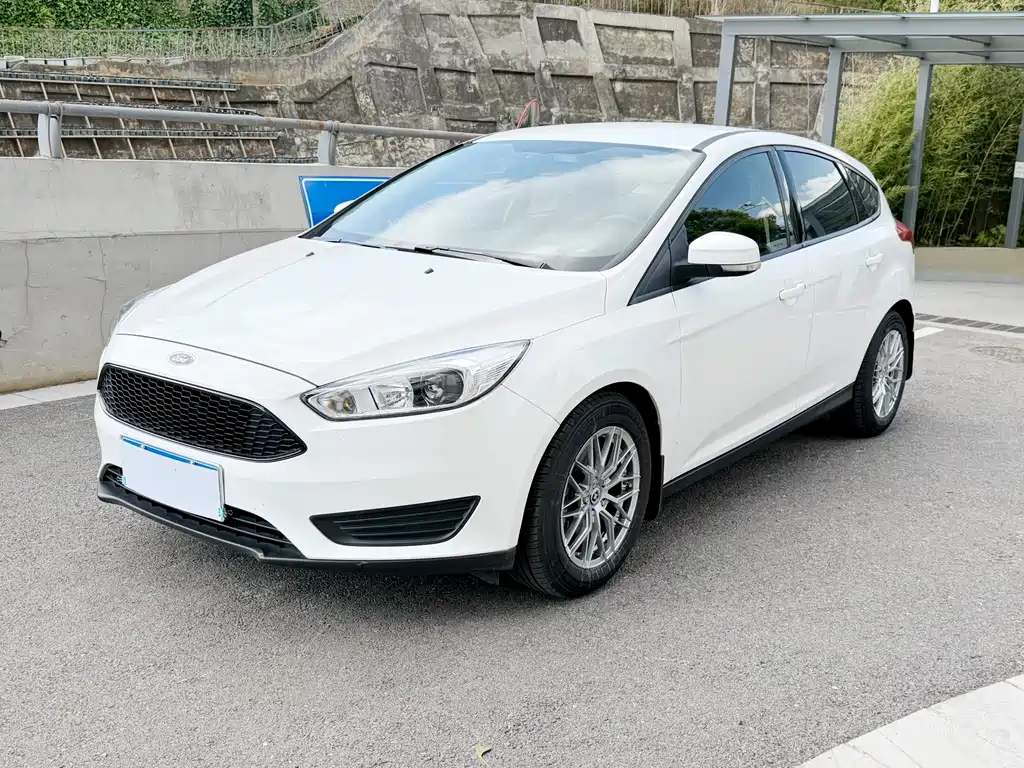 Ford Focus 2018 — фото 1