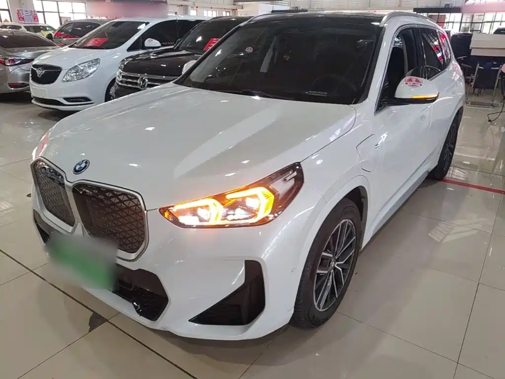BMW iX1 2025