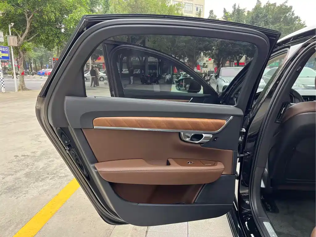 Volvo S90 2018 — фото 15